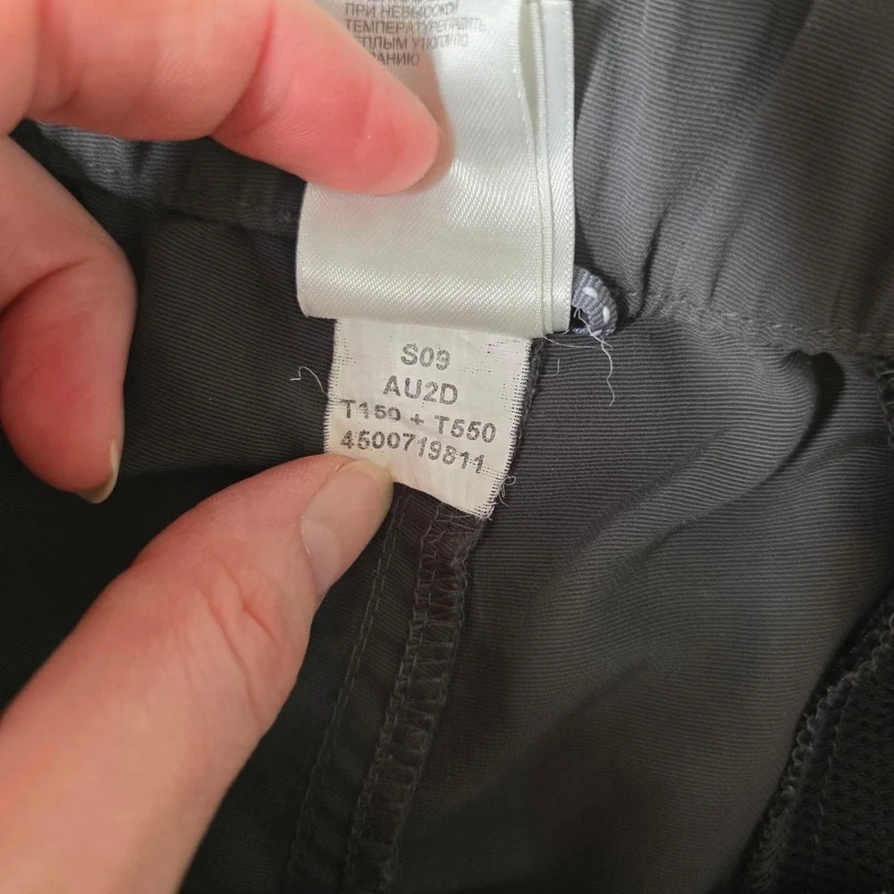 The North Face Cargo Hiking Shorts Mens Size S Gray Nylon Integrated Belt Pocket